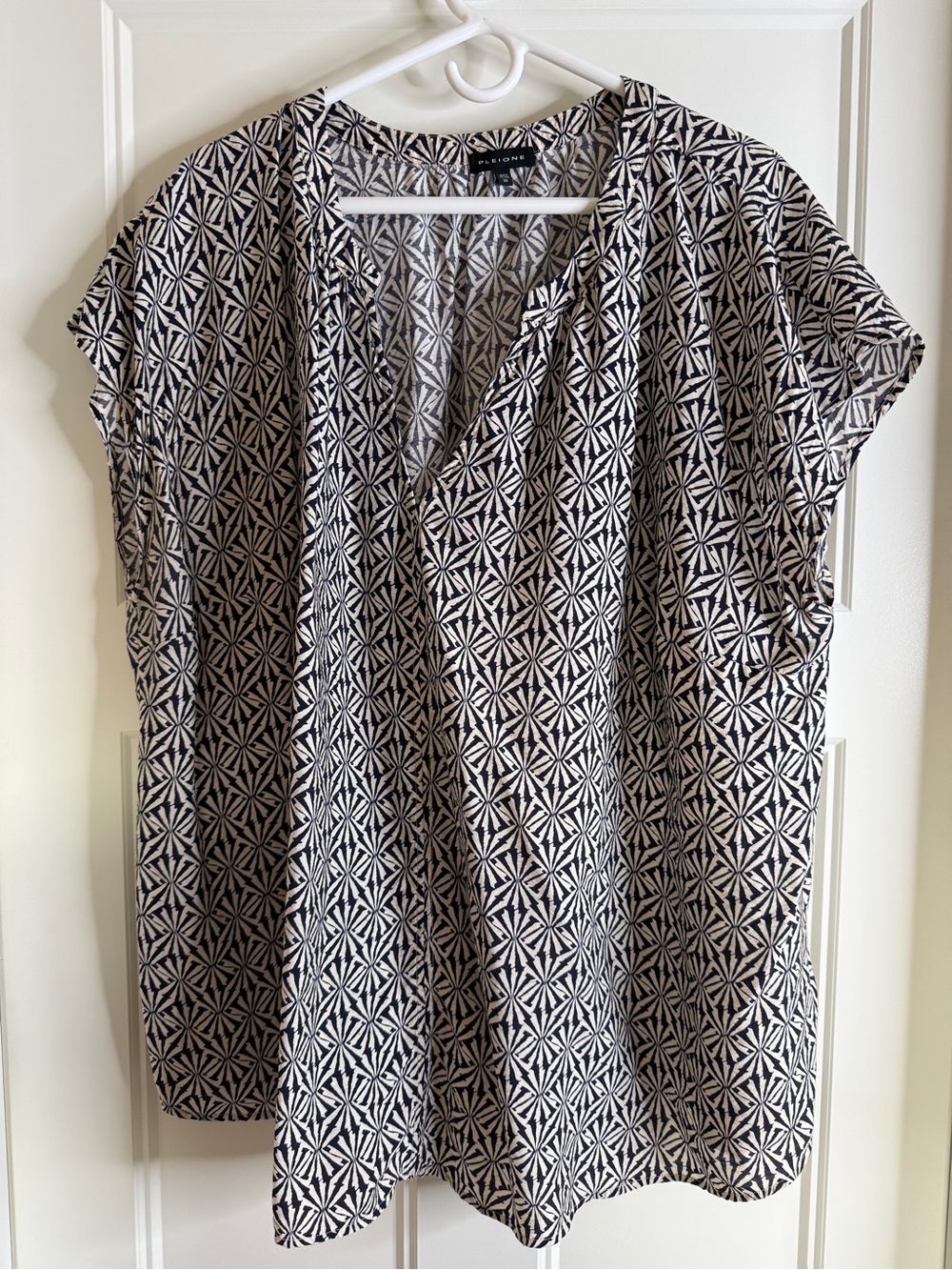 Women’s Pleione Navy & Tan Geometric Cap Sleeve Top, 3X
